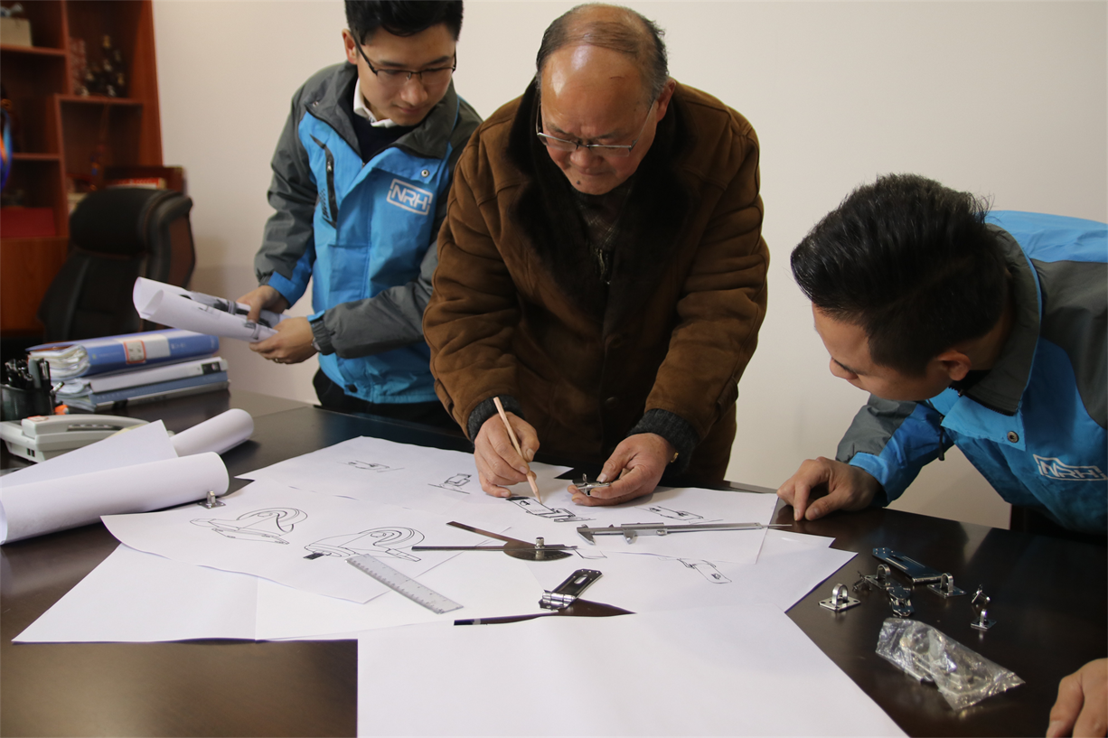 一色桃子中文字幕箱體五金 一色桃子中文字幕箱體五金